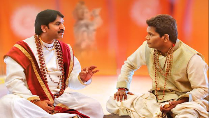 Srinivasa Reddy and Chammak Chandra star as pundits Chatur & Vithur in the movie "Ari"