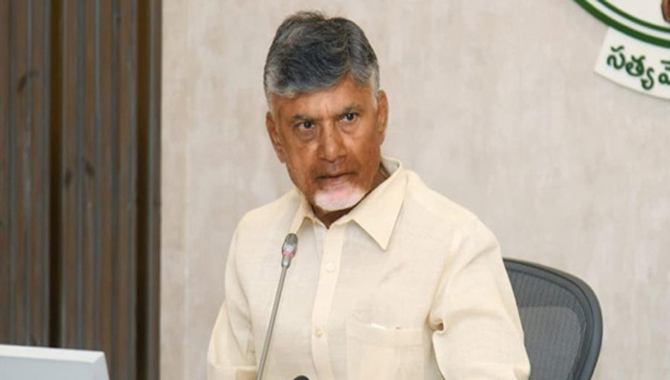 ఆ అధికారులను వదిలిపెట్టను ... సీఎం చంద్రబాబు హెచ్చరిక