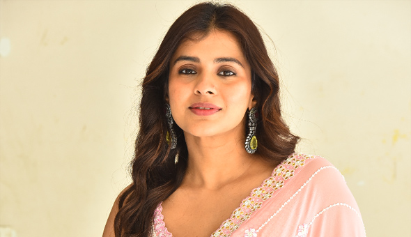 "Dhoom Dhaam" is a Feel-Good Family Entertainer: Hebah Patel