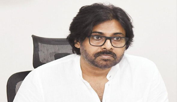 Pawan Kalyan : పోలీసుల మత్తు వదలగొట్టిన పవన్ కల్యాణ్..!!