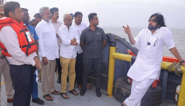 Pawan in Kakinada Port: కాకినాడ పోర్టుకు భద్రత పెంచాలి.. అక్రమ రవాణా అరికట్టాలి.. డిప్యూటీ సీఎం